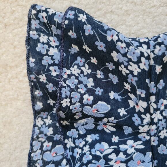 EUC H&M Size 6 Tiered Flutter Sleeve Pullover Chiffon Top Blouse Blue Floral - Picture 3 of 9